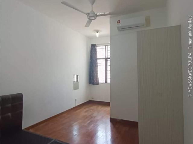 Medium Room/ Private Bathroom @ Sierra 16, Puchong