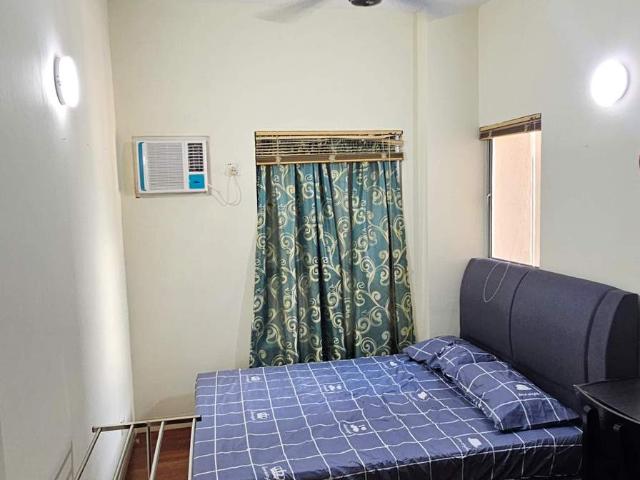 Medium room/clean unit! Fully furnished! Male/muslim unit!