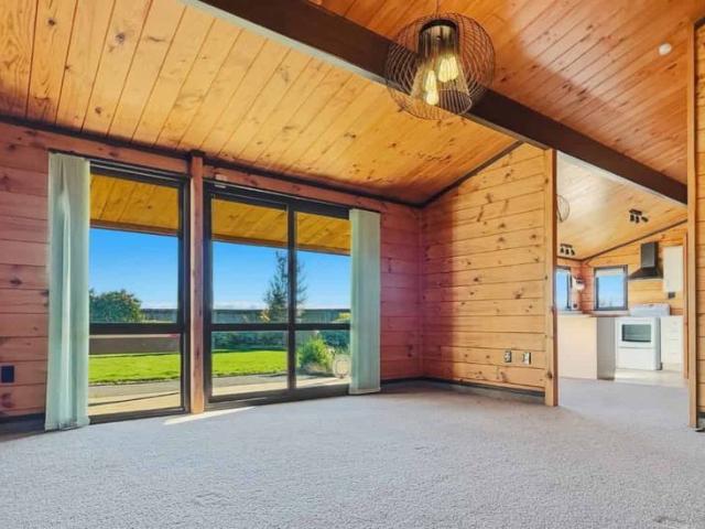 MEEANEE 4 BEDROOMS
