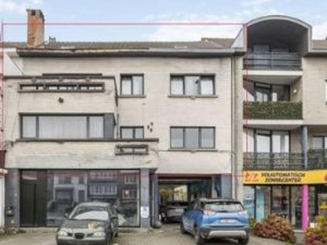 Meergezinswoning bestaande: 2appartementen en dakverdieping