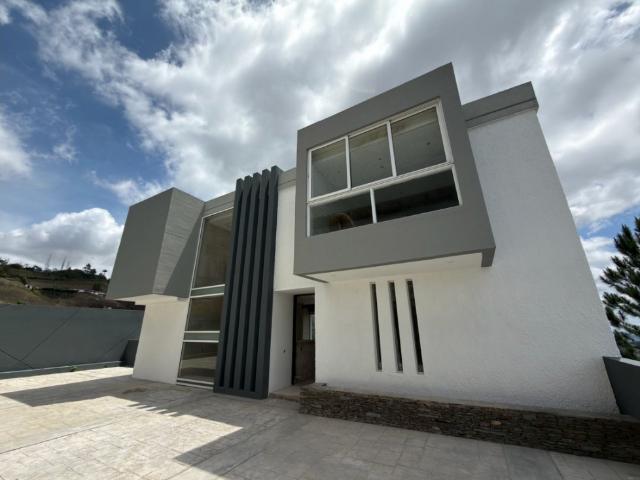 MEG Venta de Townhouse en Altos de Los Guayabitos 5H/3B/3P