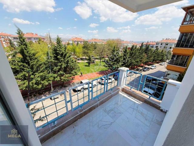 Mega'dan Esertepe Mh Cd Üzerinde 3+1 Ful Yapılı Ara Katta Daire
