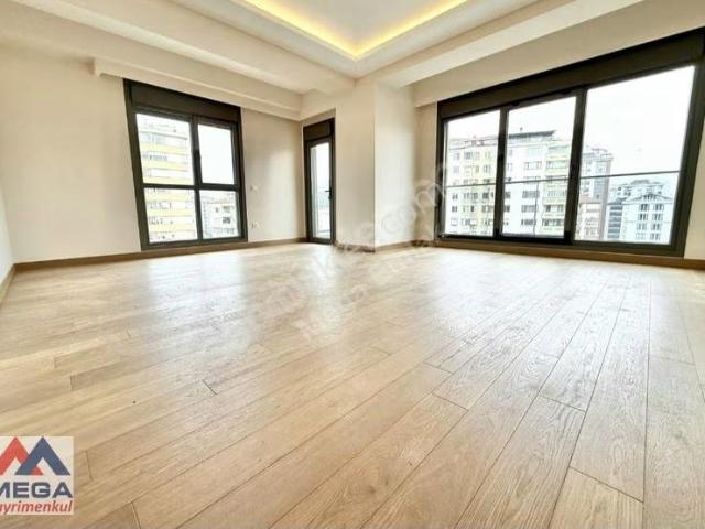Mega'dan Suadiye Bağdata Yakın 135 M2 3+1 Balkonlu Sıfır