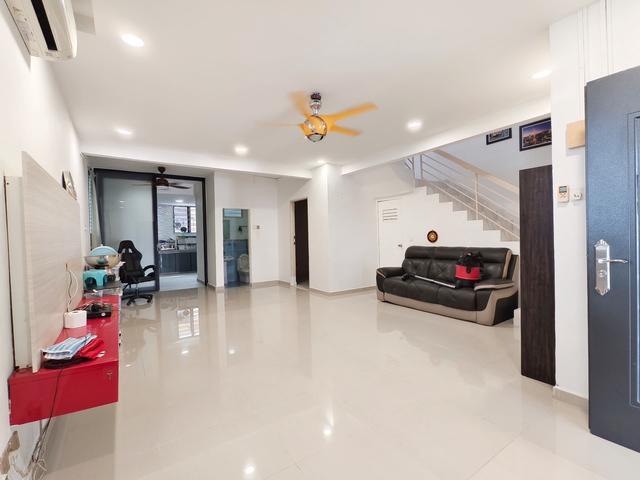Megah Ria Jalan Kempas Double Storey End Lot Permas Jaya Renovated