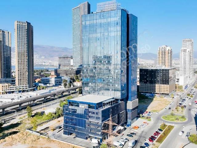 Megapol Çarşı Kule'de Net 146 M2 Kiralık Köşe Konum Ofis