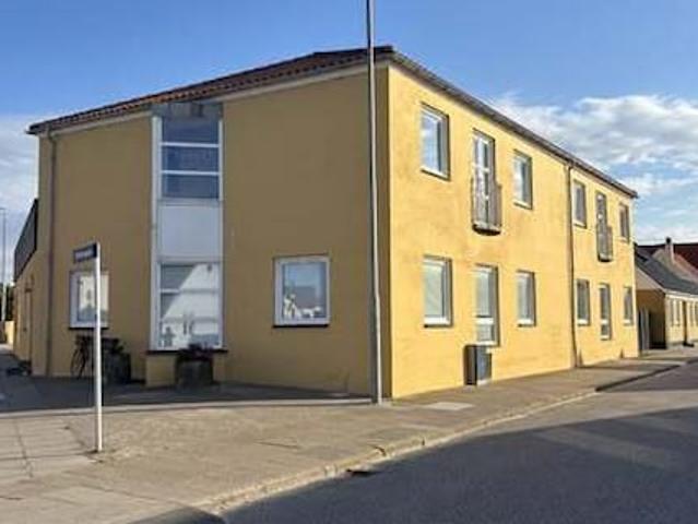 Meget lys Lejlighed med Havkig / Havudsigt i Hirtshals centrum udlejes pr. 1/8 26