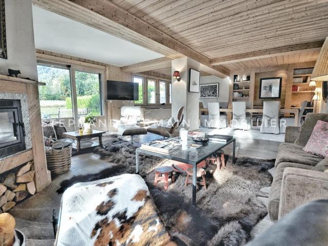 MEGÈVE CÔTE 2000 Élégance alpine & charme confidentiel Demi chalet de prestige avec jardin privatif