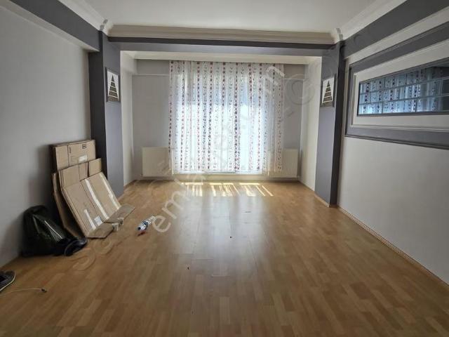 Mehterçesme Mahallesinde Kiralık 2+1 Ara Kat