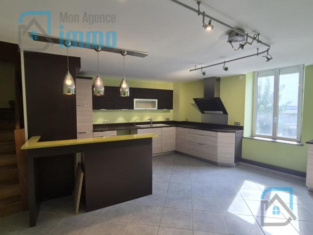 Mehun Sur Yèvre Appartement T4 en duplex avec cour privée