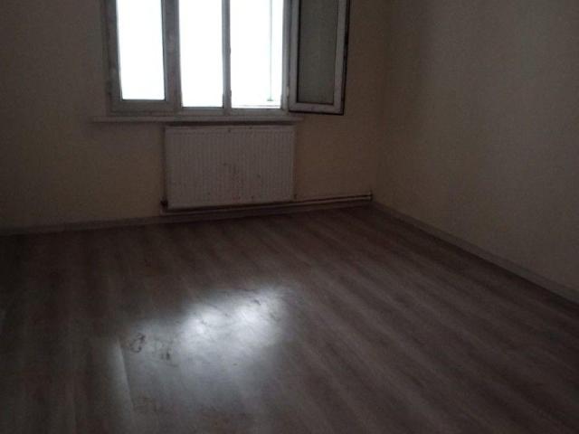 MEHMET AKİF MAH MALOF AVM YAKINI 1 KAT KOMBİLİ SATILIK 1+1