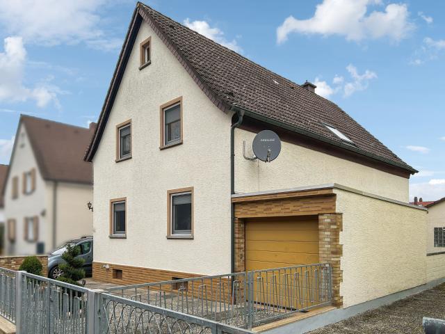 Mehrgenerationen geeignetes Ein bis Zweifamilienhaus mit großem Grundstück in Steinheim Hanau