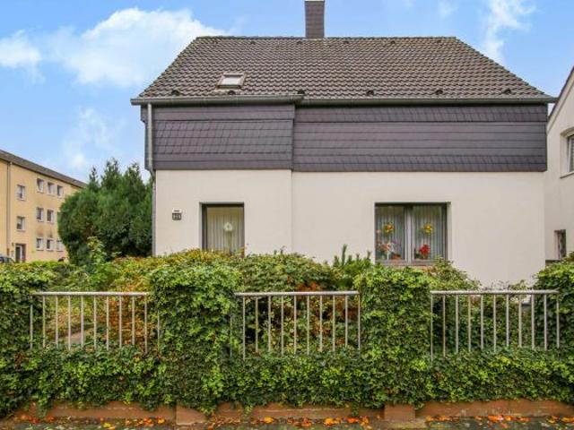 Mehrgenerationenhaus ca. 253 m² mit vier Garagen in Mülheim an der Ruhr