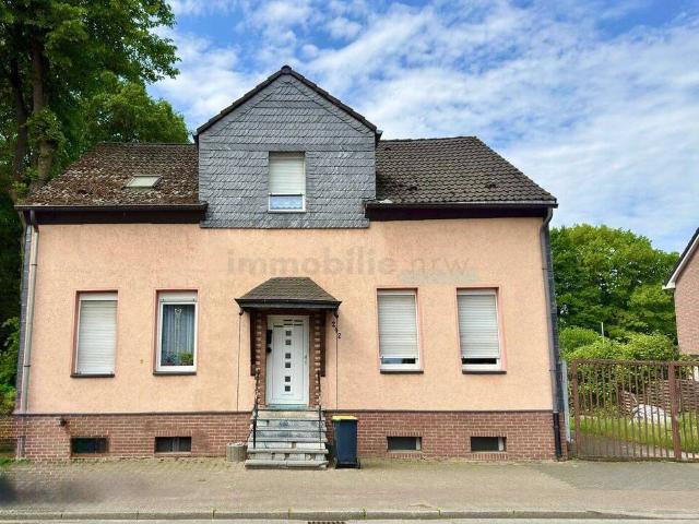Mehrgenerationenhaus mit Potenzial Charmantes Dreifamilienhaus in Gelsenkirchen