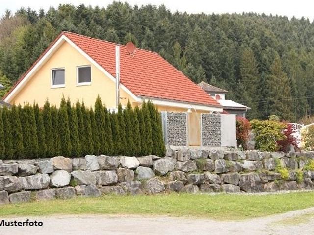 Mehrfamilien Doppelhaushälfte mit 3 Wohnungen provisionsfrei