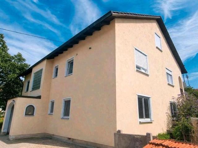 Mehrfamilienhaus m. 3 Einheiten, großem Grundstück & Nebengebäude