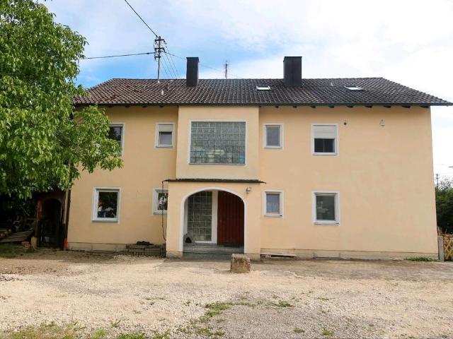 Mehrfamilienhaus m. 3 Einheiten, großem Grundstück & Nebengebäude