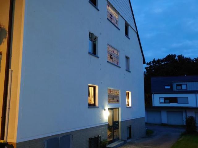 Mehrfamilienhaus mit 4 Garagen