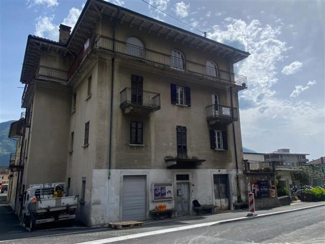 Mehrfamilienhaus mit 4 Stockwerken zum vollständigen renovieren / casa plurifamiliare di 4 piano da ristrutturare