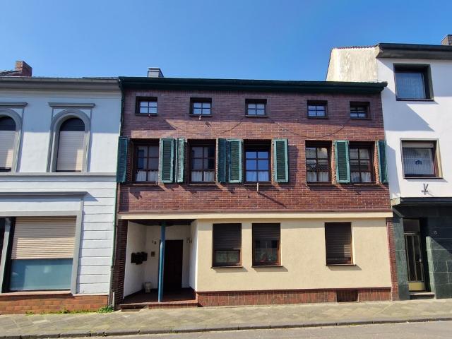 Mehrfamilienhaus mit 3 bis 4 Wohneinheiten, Dachterrasse und Innenhof in Viersen Dülken