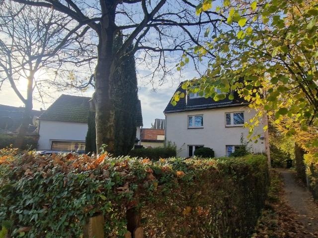 Mehrfamilienhaus mit 3 Wohnungen sowie einem Einfamilienhaus auf einem Grundstück in Groß Borstel