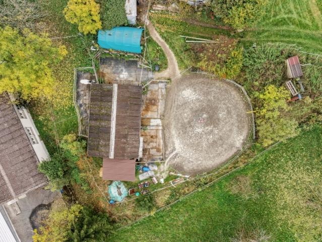 Mehrfamilienhaus mit zwei 4.5 Zimmer Wohnungen renovationsbedürftig und Entwicklungspotenzial