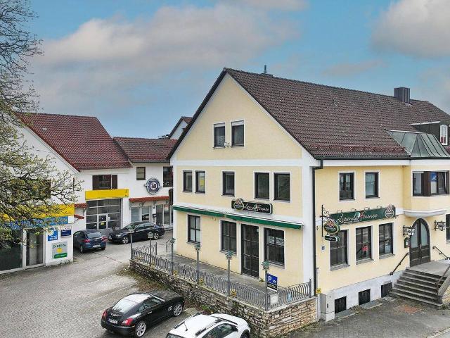 Mehrfamilienhaus mit Ausbaureserve für weitere Wohnungen in Ortsmitte