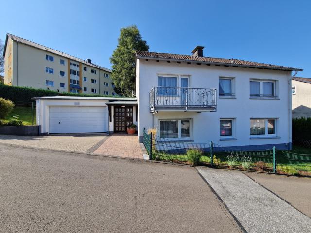 Mehrfamilienhaus mit Doppelgarage zum Kauf ab sofort verfügbar