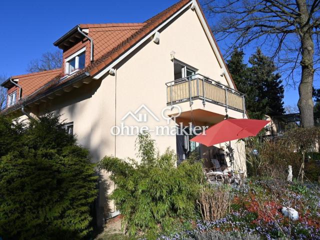 Mehrfamilienhaus mit drei Wohnungen und großem Garten in Kleinmachnow von Privat