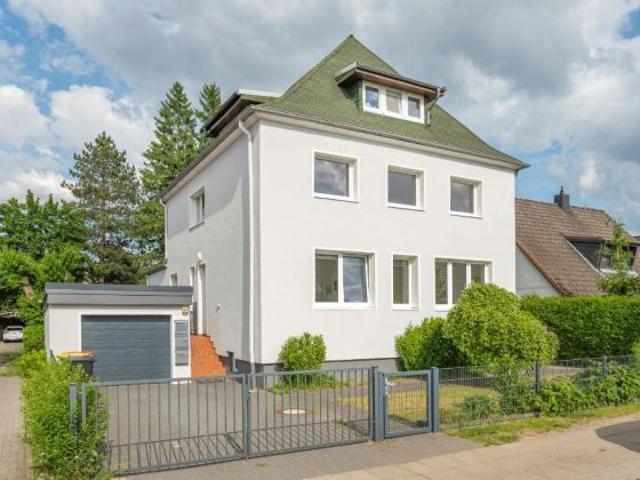 Mehrfamilienhaus mit drei Wohnungen in Rahlstedt