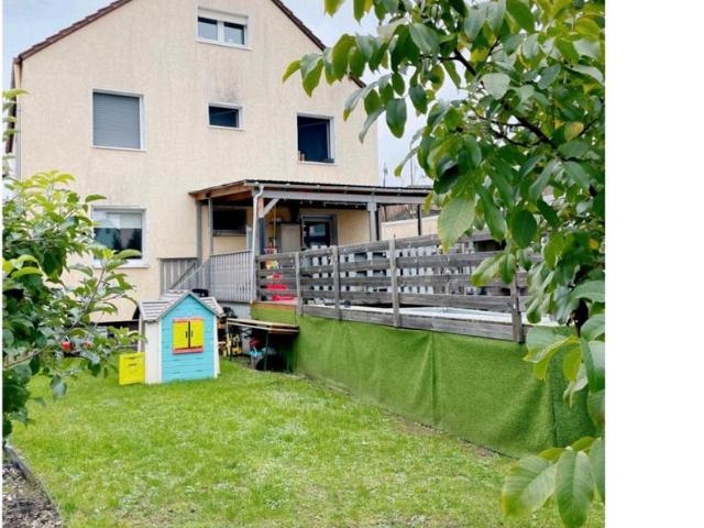 Mehrfamilienhaus mit drei Wohneinheiten –