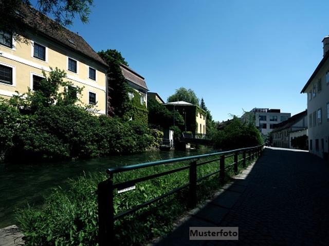 Mehrfamilienhaus mit Garagen provisionsfrei
