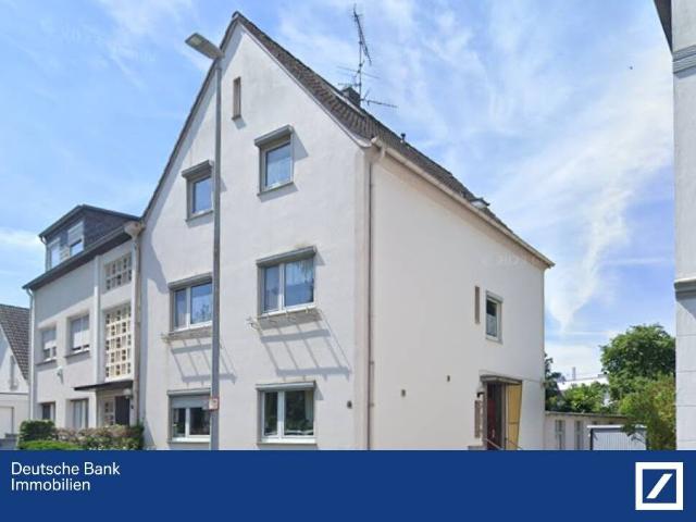 Mehrfamilienhaus mit Gewerbeanbau, Doppelgarage und Garten