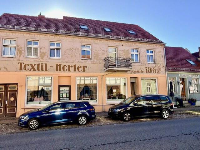 Mehrfamilienhaus mit Gewerbeeinheit voll vermietet