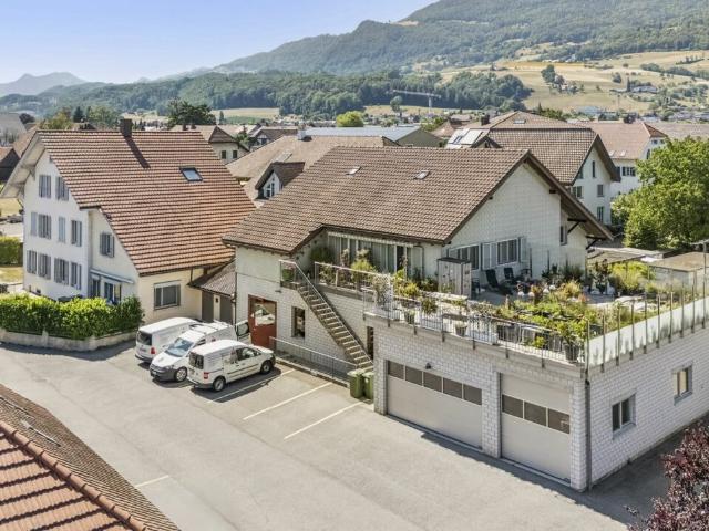 Mehrfamilienhaus mit Gewerberäumen, Garagen Vielseitiges Renditeobjekt mit Entwicklungspotential