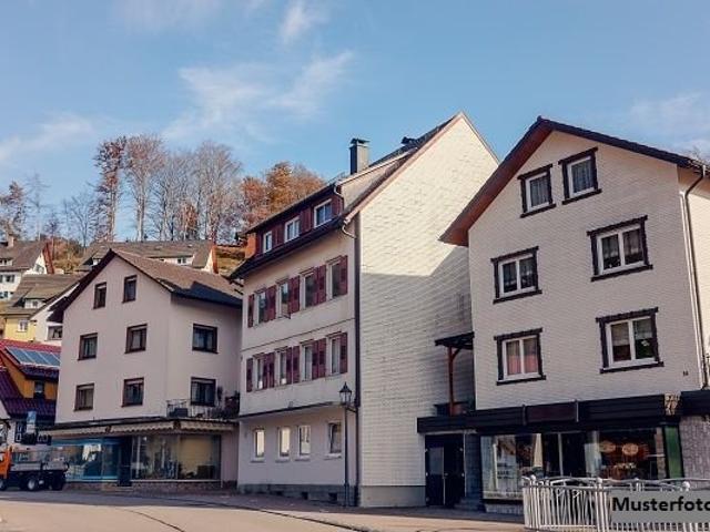 Mehrfamilienhaus mit Kiosk
