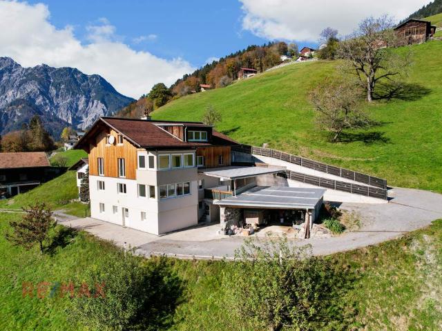Mehrfamilienhaus mit Landwirtschaft in Bartholomäberg