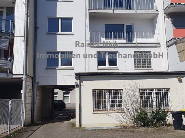 Mehrfamilienhaus mit Ladenlokal / Büro und Garagenhof
