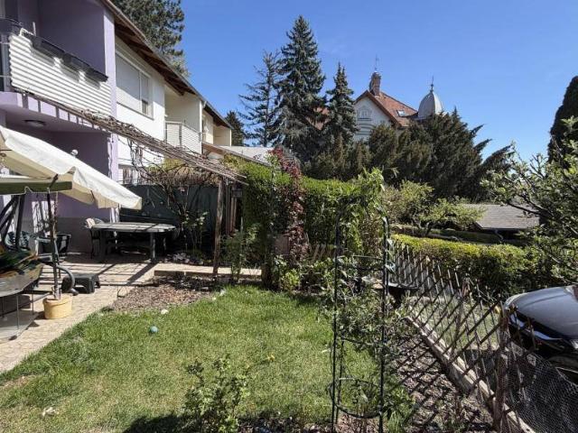Mehrfamilienhaus oder Anleger oder Ein Haus beziehen eines Vermieten