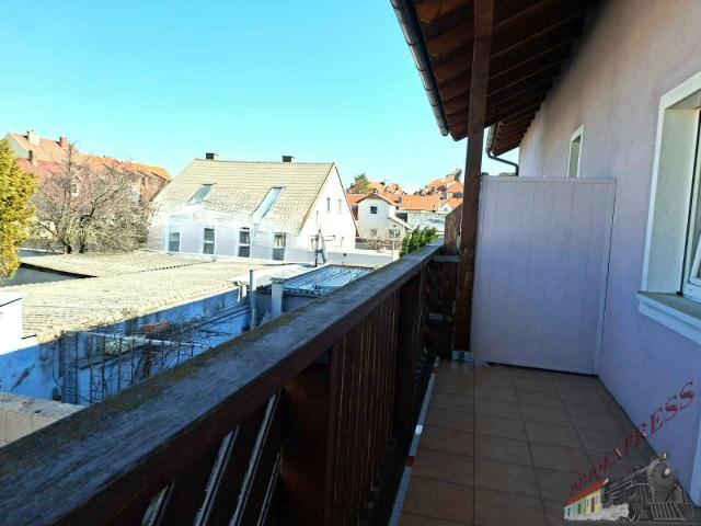 Mehrfamilienhaus Hälfte mit ca 200 qm in einer sehr gepflegten Lage