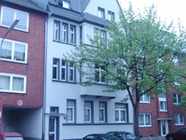 Mehrfamilienhaus in Neuss Nord Stadtgrenze zu Düsseldorf
