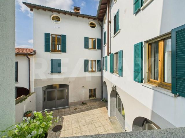 Attraktives RENDITENOBJEKT: Mehrfamilienhaus 10x Wohn 1x Geschäft + privater Innenhof