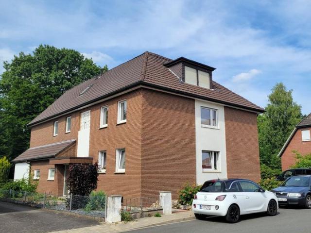 Mehrfamilienhaus, 270 m2 Wohnfläche, Carport, Garten, Keller, Hof