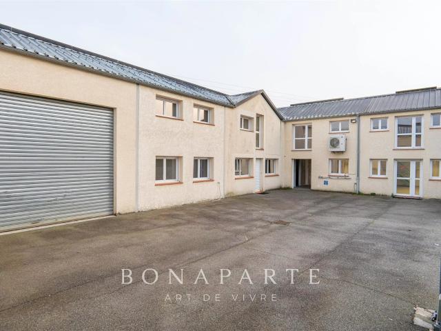 Meillon – Locaux professionnels avec entrepôt et bureaux – 6. 624m² Meillon