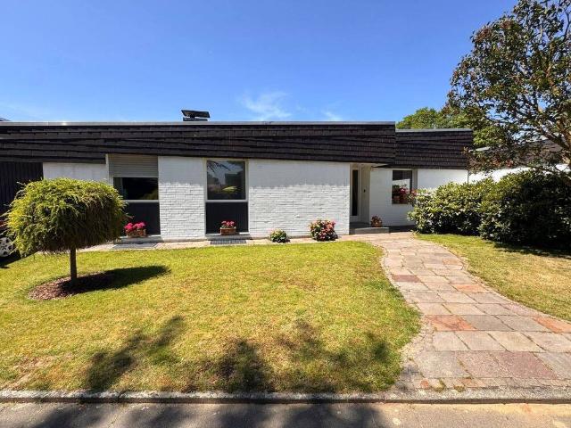 MeinRaum. Wohnen mit Stil! Bungalow mit einem sehr geschmackvoll angelegten Garten, Terrassen und Garage in Erkelenz Bellinghoven