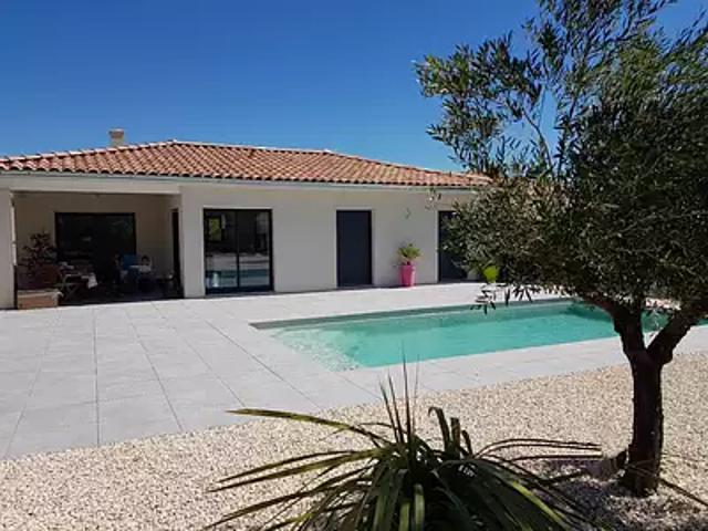 Méjannes le Clap 30430 Achat / Vente maison 6 pièces t6 au dernier étage piscine