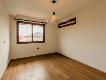 Mejor precio: Casa remodelada con piscina, Metro Quilín | 4 Dormitorios por 9999.00 en Peñalolén