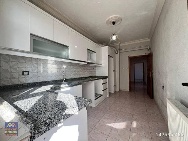 MEKAN GAYRİMENKUL BAHÇELİEVLER'DE SATILIK GENİŞ 3+1 ARAKAT DAİRE