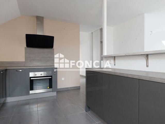 Melun – 11, rue des Récollets: Bel appartement T4 de 96 m², box fermé et place de parking