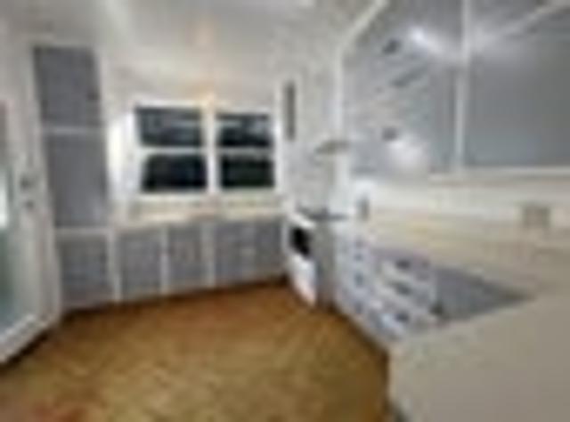 Melville, 5 bedrooms, $950 pw