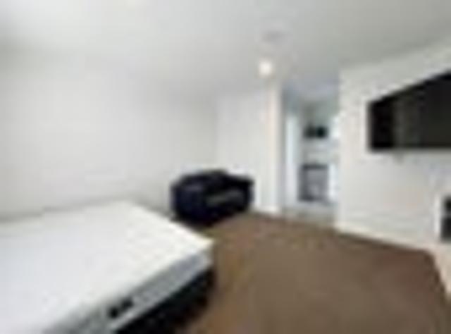 Melville, 1 bedroom, $315 pw
